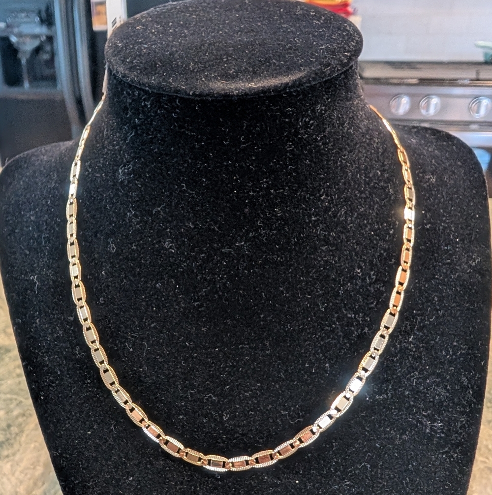 Fashion jewelry necklace nwt